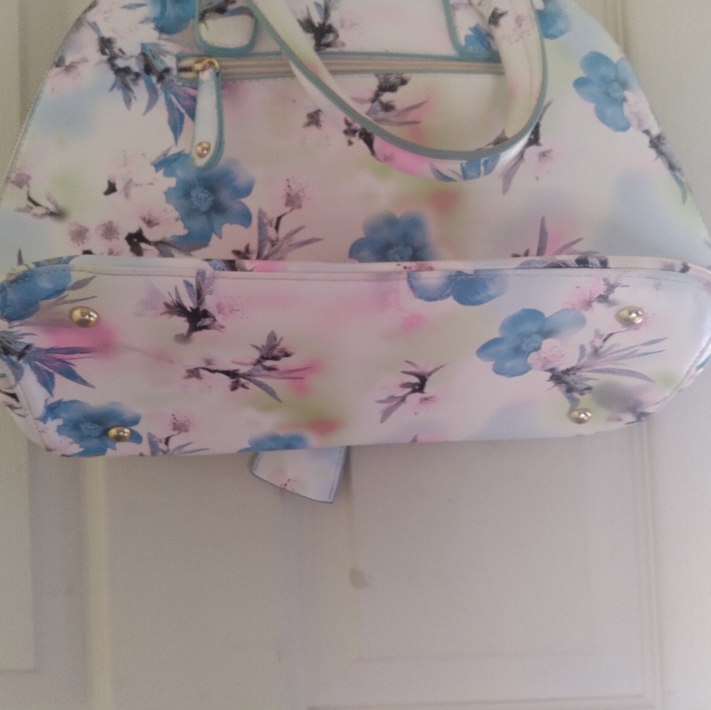 Purse - Picture 2 of 9